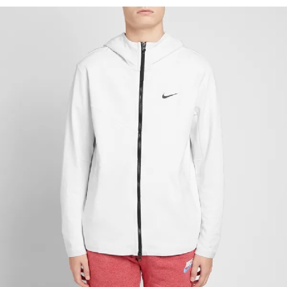 NIKE TECH PACK HOODIE
PLATINUM TINT & BLACK